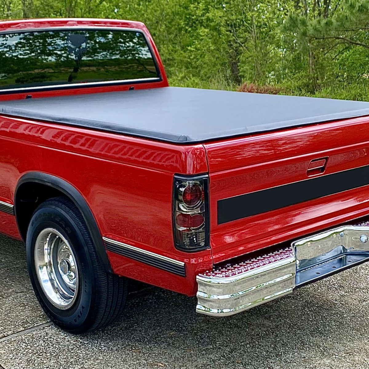 Ronnin - Fits 1982-1993 Chevy S10 1983-1994 S10 Blazer 1983-1990 GMC S15 1991-1993 Sonoma 1992-1994 Jimmy Tail Lights Replacement Pair | Smoke