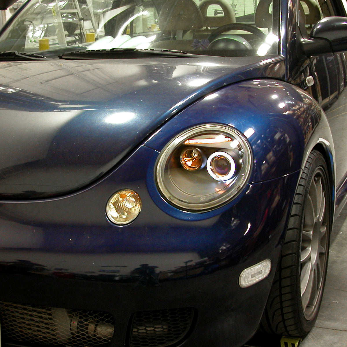 Ronnin - Fits 1998-2005 Volkswagen Beetle Upgrade Replacement Halogen Projector Headlights Assembly Pair | Black