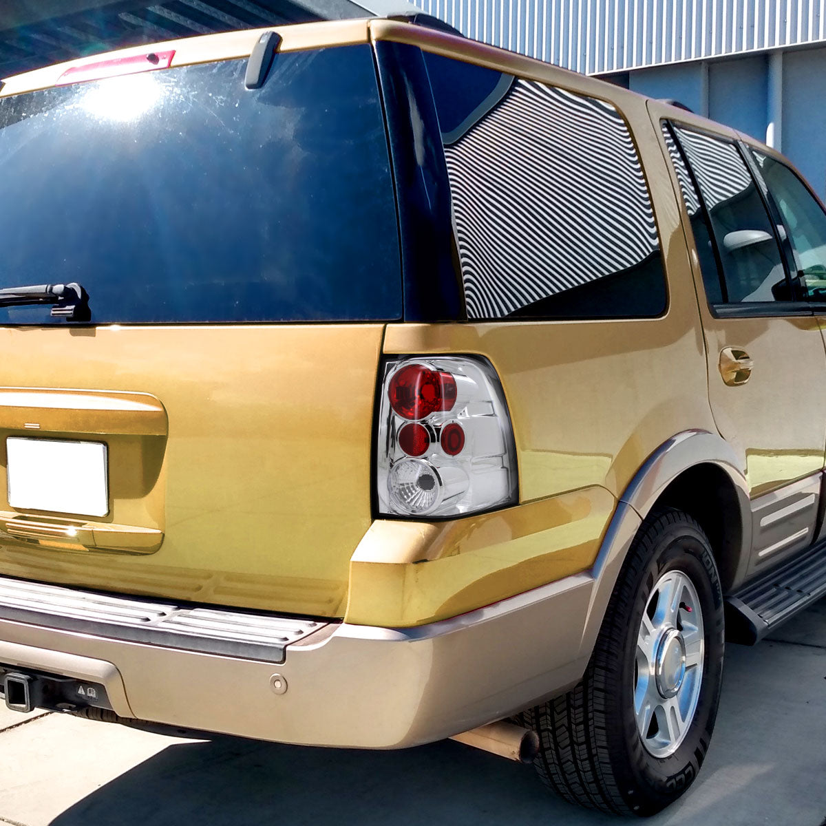 Ronnin - Fits 2003-2006 Ford Expedition Upgrade Tail Lights Assembly Replacement Pair | Chrome