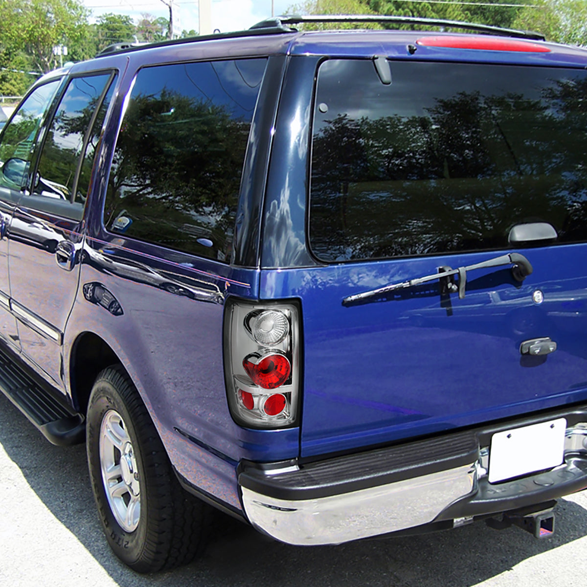 Ronnin - Fits 1997-2002 Ford Expedition Upgrade Tail Lights Assembly Replacement Pair | Chrome