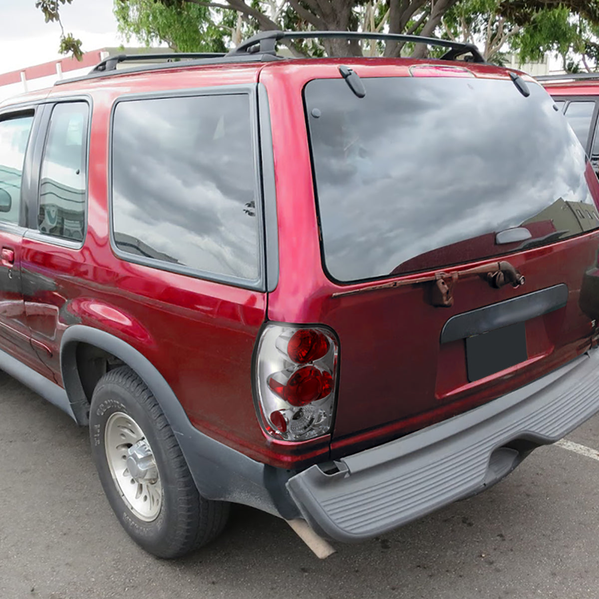 Ronnin - Fits 1998-2001 Ford Explorer Mercury Mountaineer Tail Lights Assembly Replacement Pair | Chrome