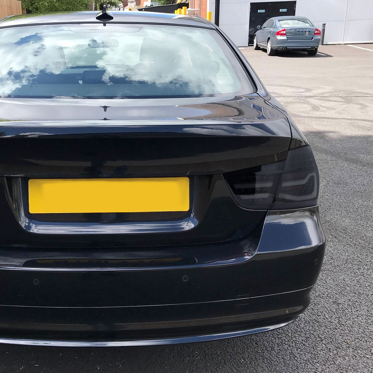 Ronnin - Fits 2009-2011 BMW E90 3-Series 325i 328i 330i Upgraded Replacement LED Tube Driving Lights Sequential Turn Signals Tail Lamps Assembly Pair | Black Smoke