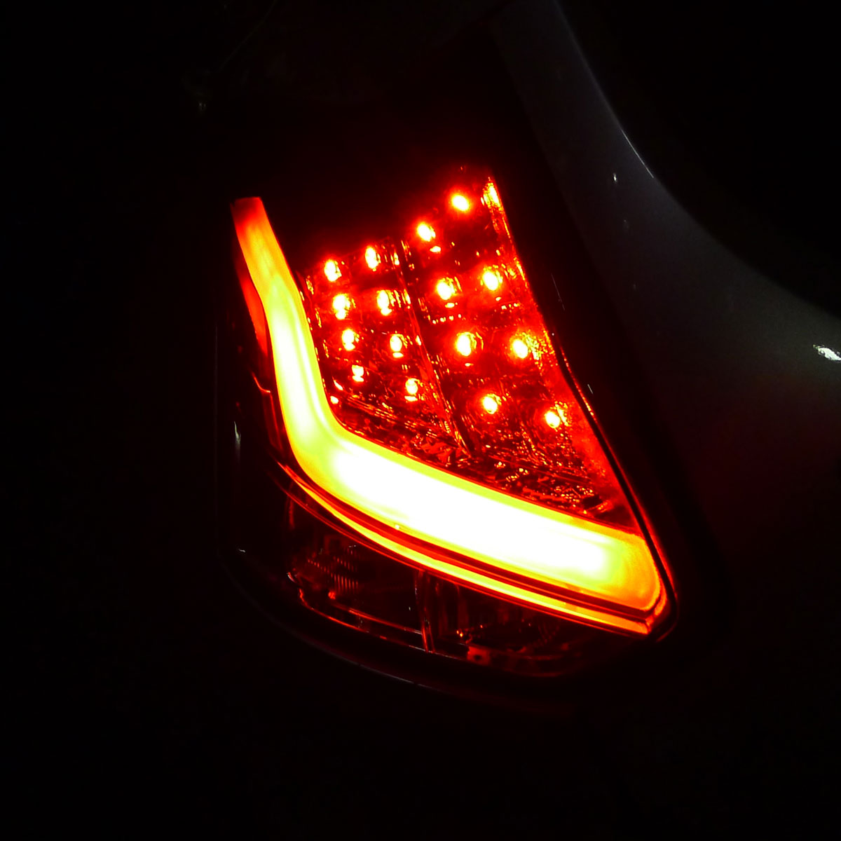 Ronnin - Fits 2012-2014 Ford Focus Hatchback US Spec Upgraded Replacement LED Tail Lights Assembly Pair | Red