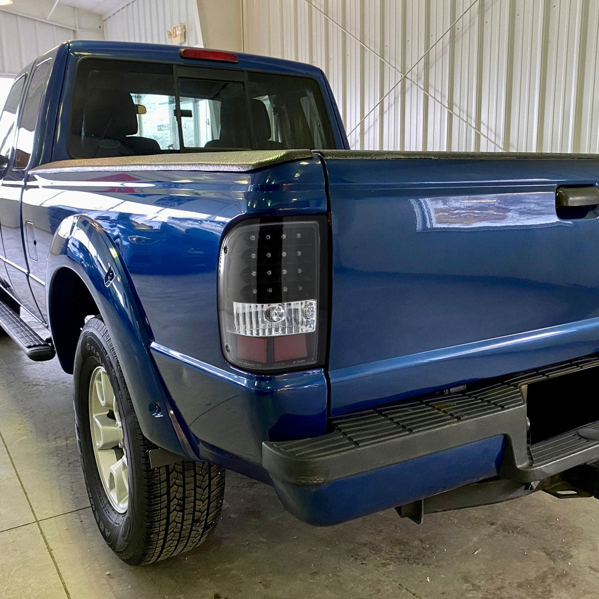 Ronnin - Fits 2006-2011 Ford Ranger Pickup LED Tail Lights Integrated LED Brake and Signal Lamps Pair | Black
