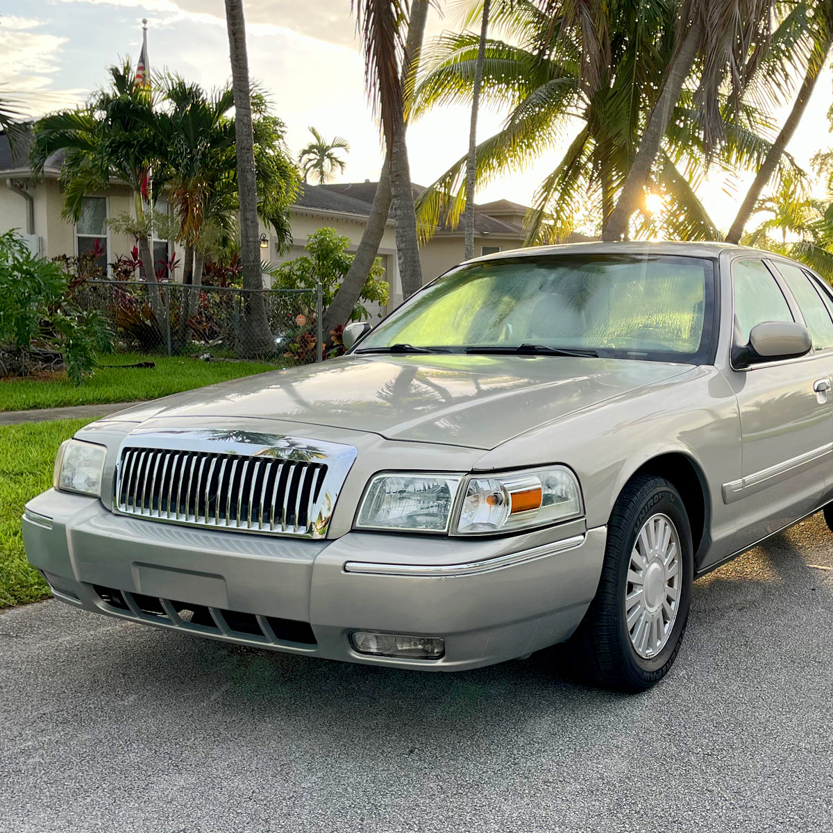 Ronnin - Compatible con Mercury Grand Marquis 2006-2011 Faros delanteros de repuesto + Conjunto de luces de esquina (Par) | Cromo