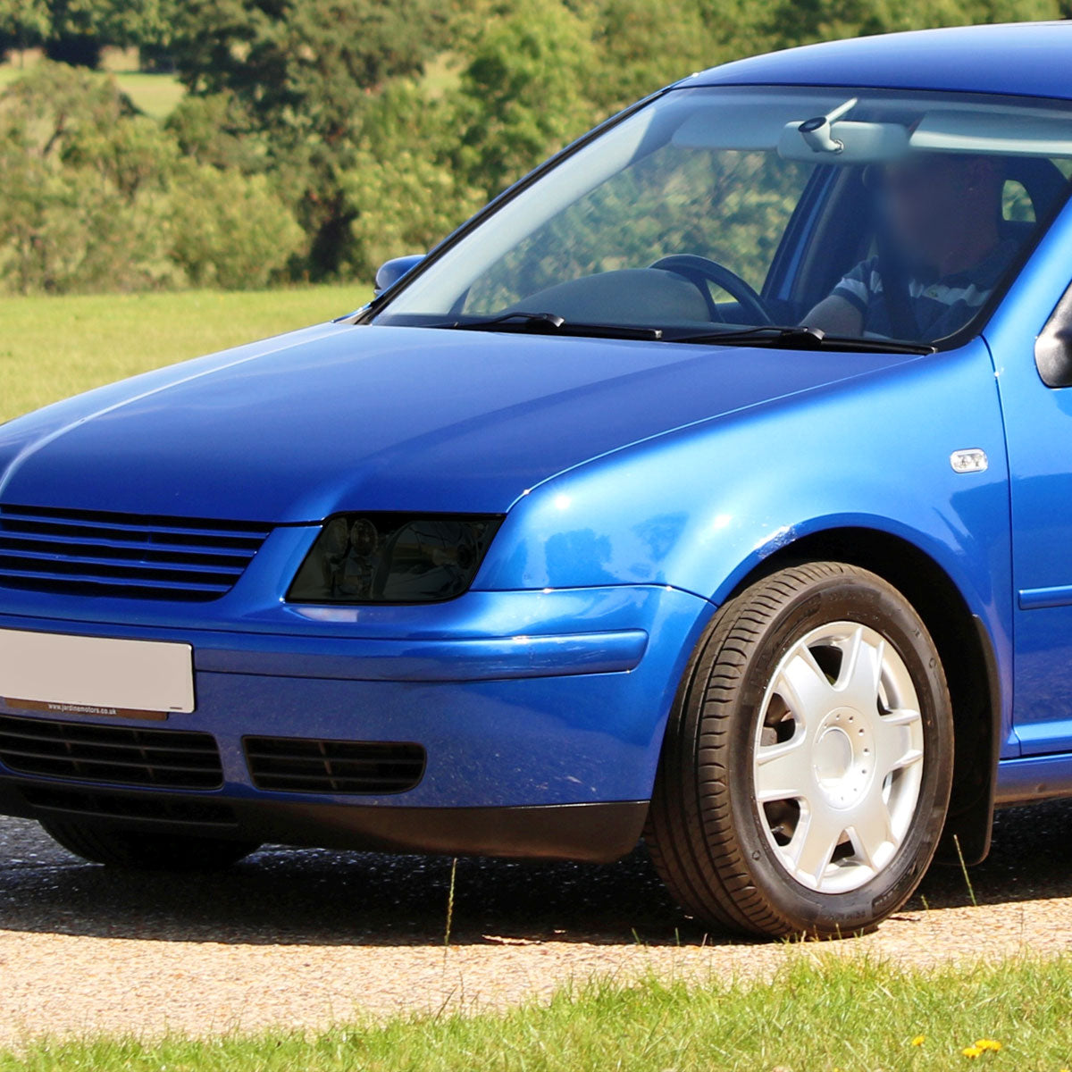 Ronnin - Se adapta a Volkswagen MK4 Jetta/Bora 1999-2005 | Par de ensamblaje de faros de repuesto | Ahumado
