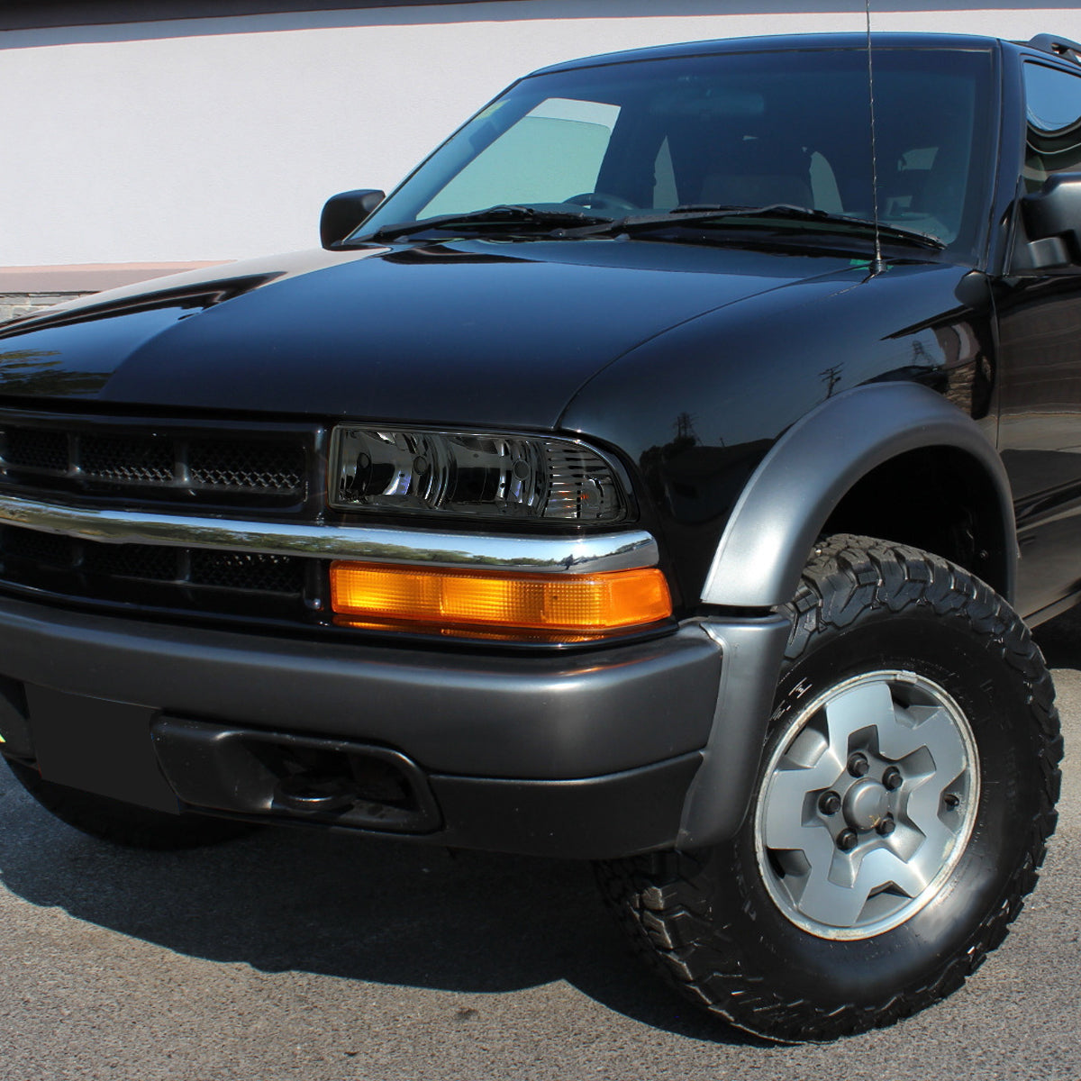 Ronnin - Fits 1998-2004 Chevy S10 Blazer Factory Replacement Headlights Assembly Pair | Smoke