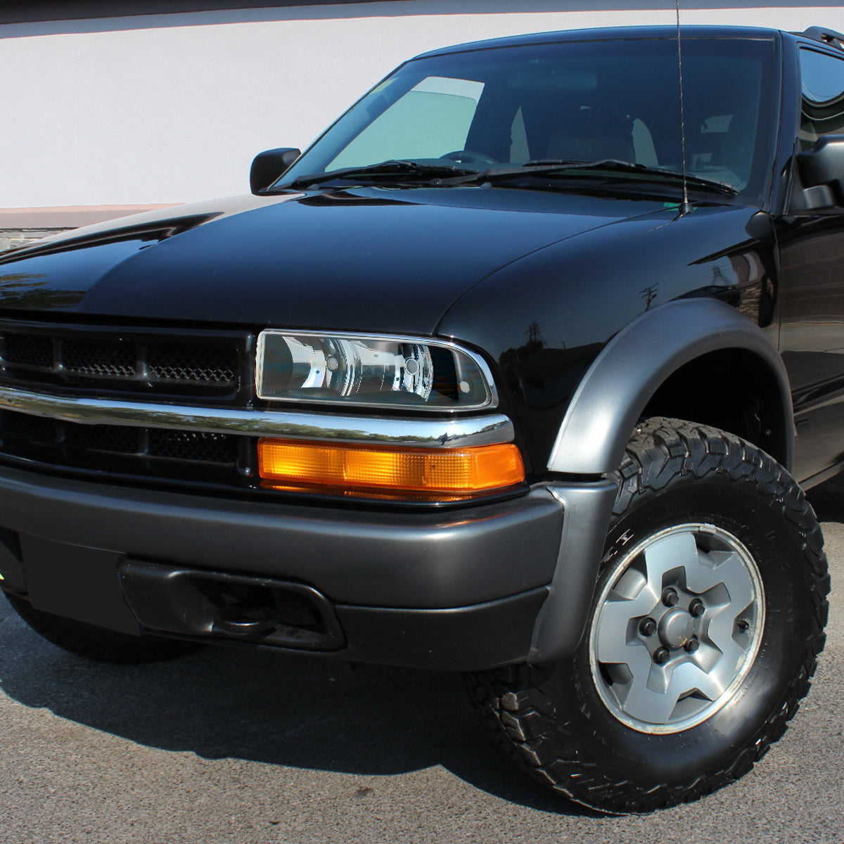 Ronnin - Fits 1998-2004 Chevy S10 Blazer Factory Replacement Headlights Assembly Pair | Black