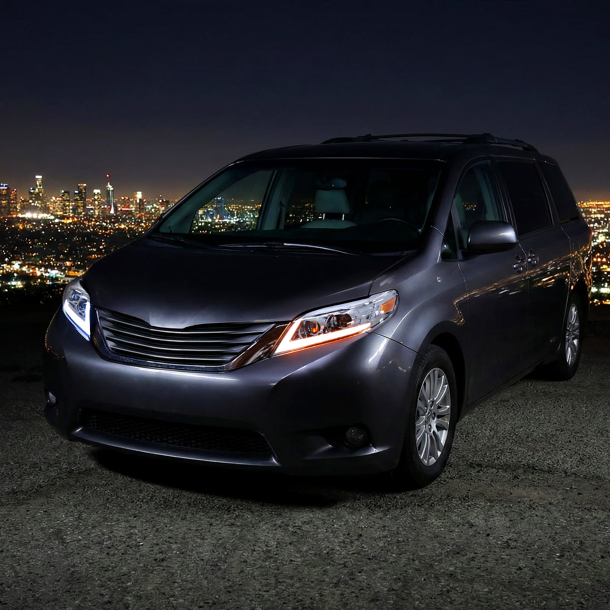 Ronnin - Compatible con Toyota Sienna 2011-2020, Faros delanteros con proyector halógeno, DRL LED secuenciales con intermitentes Switchback y animación de inicio | Cromado