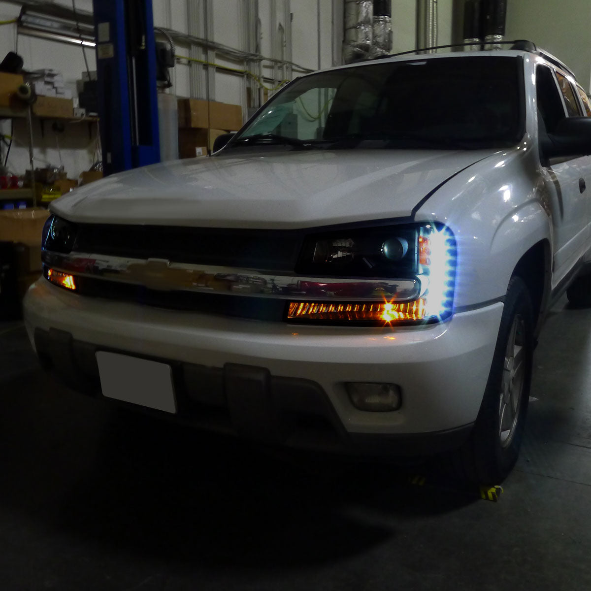 Ronnin - Fits 2002-2009 Chevy Trailblazer Upgraded Replacement LED Running Lights Halogen Projector Headlights Assembly Pair | Black Smoke