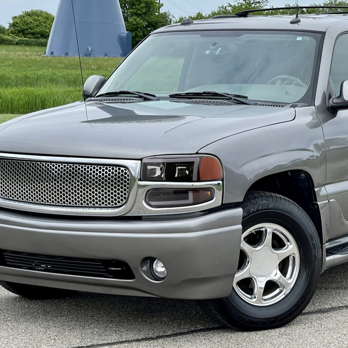 Ronnin - Fits 1999-2007 GMC Sierra Denali 2000-2006 Yukon Denali Upgraded Replacement LED Running Lights Sequential Turn Signals Headlights + Bumper Lights Assembly Pair | Black