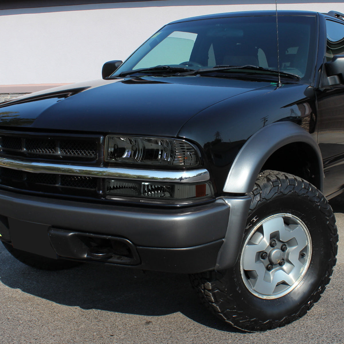 Ronnin - Fits 1998-2004 Chevy Blazer S10 Pickup Factory Replacement Headlights + Bumper Lamps Assembly Pair | Smoke