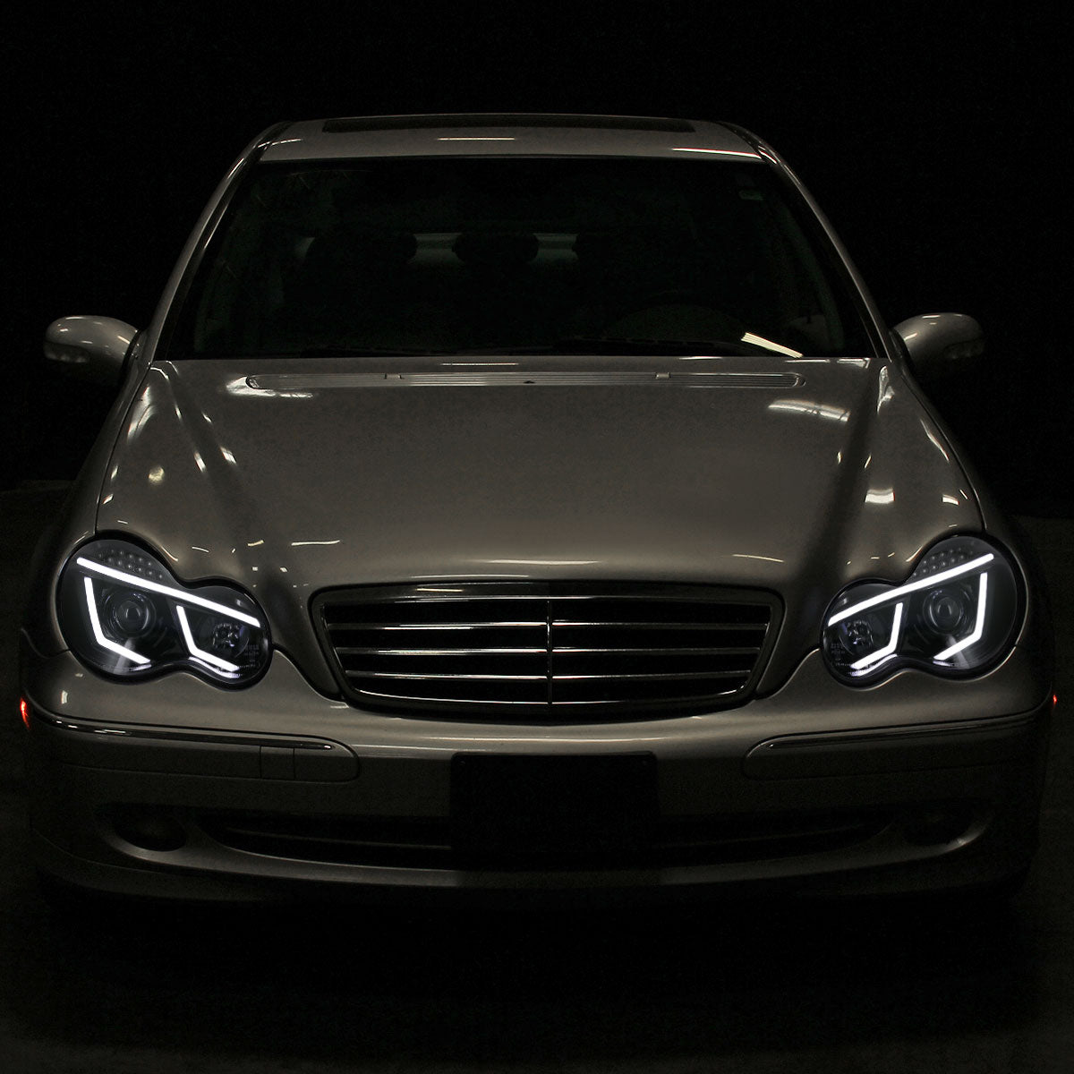 Ronnin - Compatible con Mercedes Benz C230 C240 C280 C320 Sedán 2001-2007 Faros delanteros con proyector de tubo LED y luces de circulación diurna, par | Negro brillante