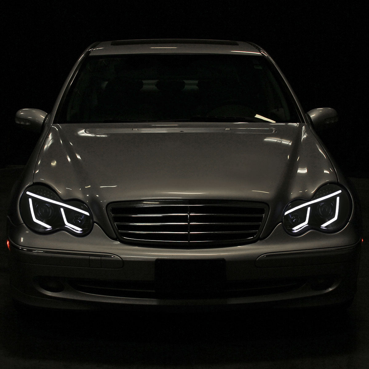 Ronnin - Compatible con Mercedes Benz C230 C240 C280 C320 Sedán 2001-2007, Luces Diurnas de Tubo LED, Conjunto de Faros Proyectores Par | Negro Ahumado