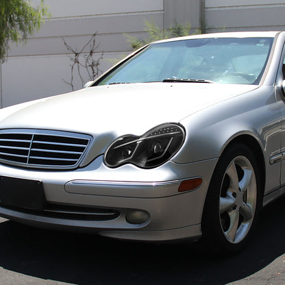 Ronnin - Compatible con Mercedes Benz C230 C240 C280 C320 Sedan años 2001-2007, montaje de faros delanteros con proyector y luces LED de circulación diurna, par | Negro