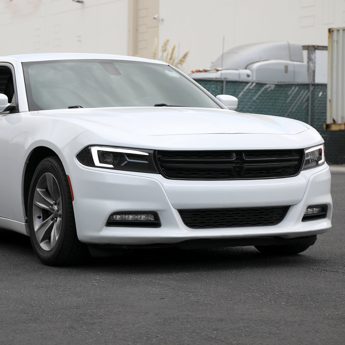 Ronnin - Compatible con Dodge Charger 2015-2023, Luces Delanteras Halógenas con Proyector LED Secuencial y Direccionales Mejoradas, Par | Negro
