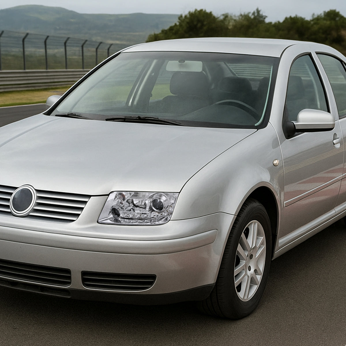 Ronnin - Se adapta a Volkswagen Jetta MK4 de 1999-2005 Faros delanteros con proyector de tubo LED y faros antiniebla, juego mejorado | Cromado
