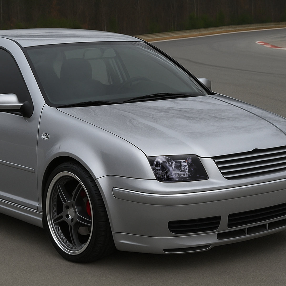 Ronnin - Se adapta a Volkswagen Jetta MK4 de 1999-2005 Faros delanteros con proyector de tubo LED ensamblados mejorados + par de faros antiniebla | Negro ahumado