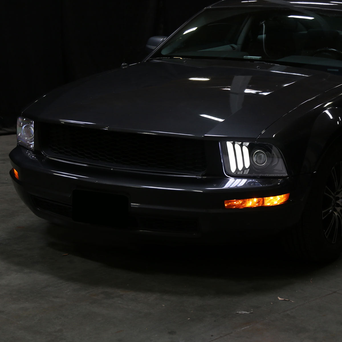 Ronnin - Faros delanteros con proyector de tubo LED de repuesto para Ford Mustang 2005-2009 | Negro brillante
