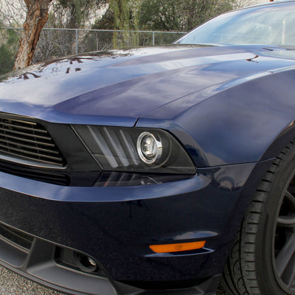 Ronnin - Faros delanteros con proyector y señales de giro secuenciales con tubo LED de actualización para Ford Mustang 2010-2014, par | Negro