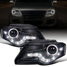 Ronnin - Se adapta a 2006-2010 Volkswagen Passat Actualización de repuesto Luces de circulación LED Conjunto de faros delanteros halógenos con proyector Par | Negro