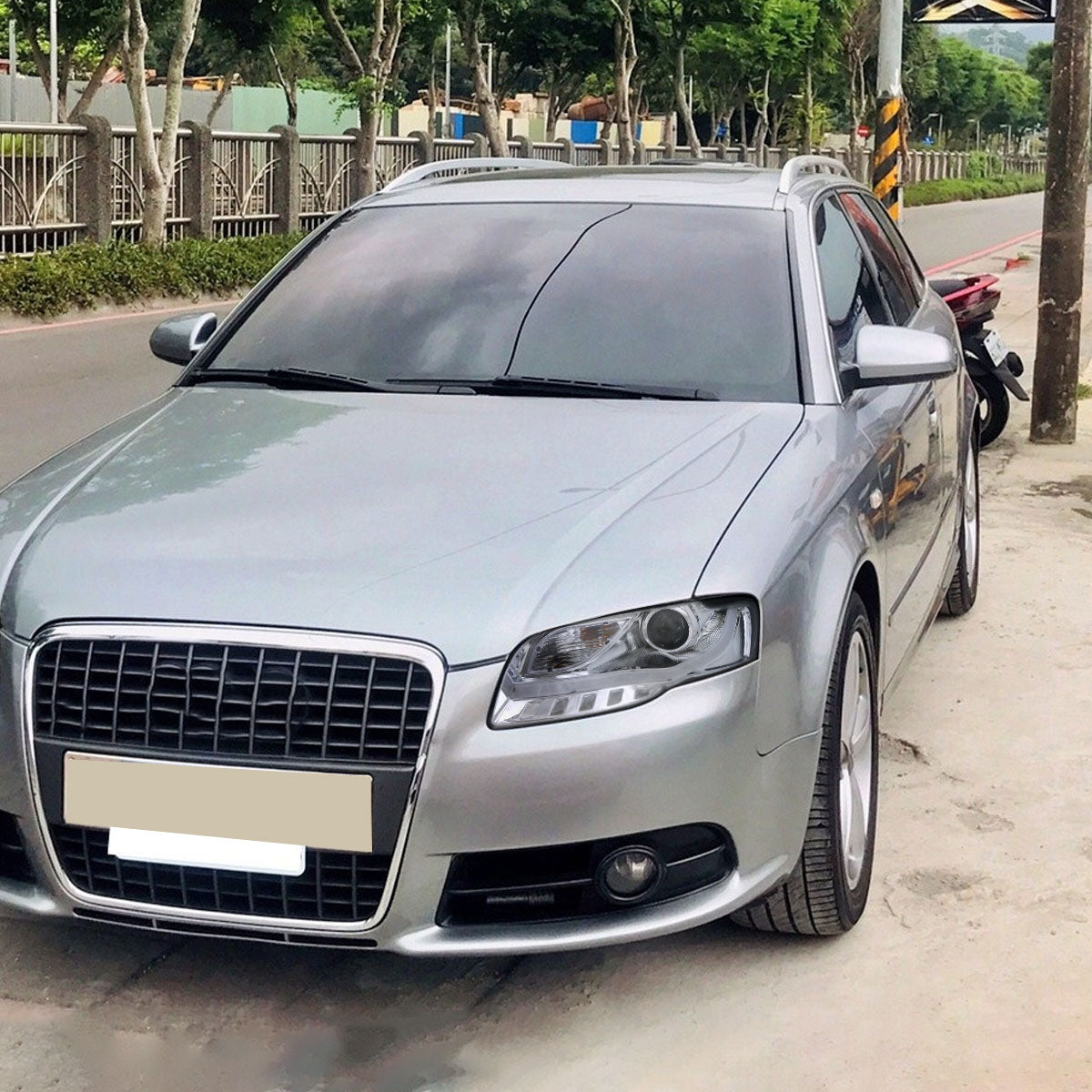 Ronnin - Se adapta a Audi A4 2006-2008 Tubo LED Luces de circulación diurna Mejora Reemplazo Halógeno Proyector Faros Conjunto Par | Cromado