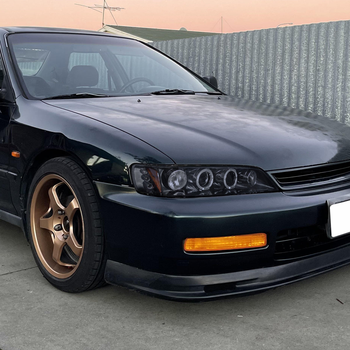 Ronnin - Se adapta a Honda Accord Sedán Coupé 1994-1997 Mejora Reemplazo LED con Aros Dobles Faro Proyector Par | Negro Humo