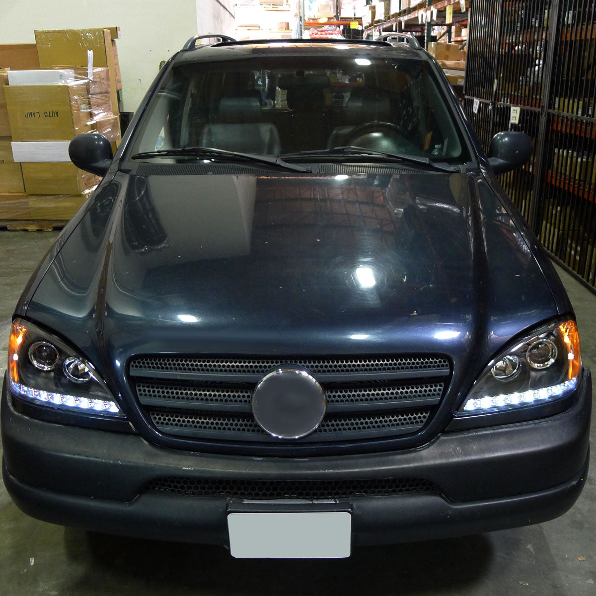 Ronnin - Se adapta a 2002-2005 Mercedes-Benz W163 ML320 ML350 ML500 Luces de circulación diurna LED con especificaciones de EE. UU. Conjunto de faros delanteros con proyector halógeno Par | Negro