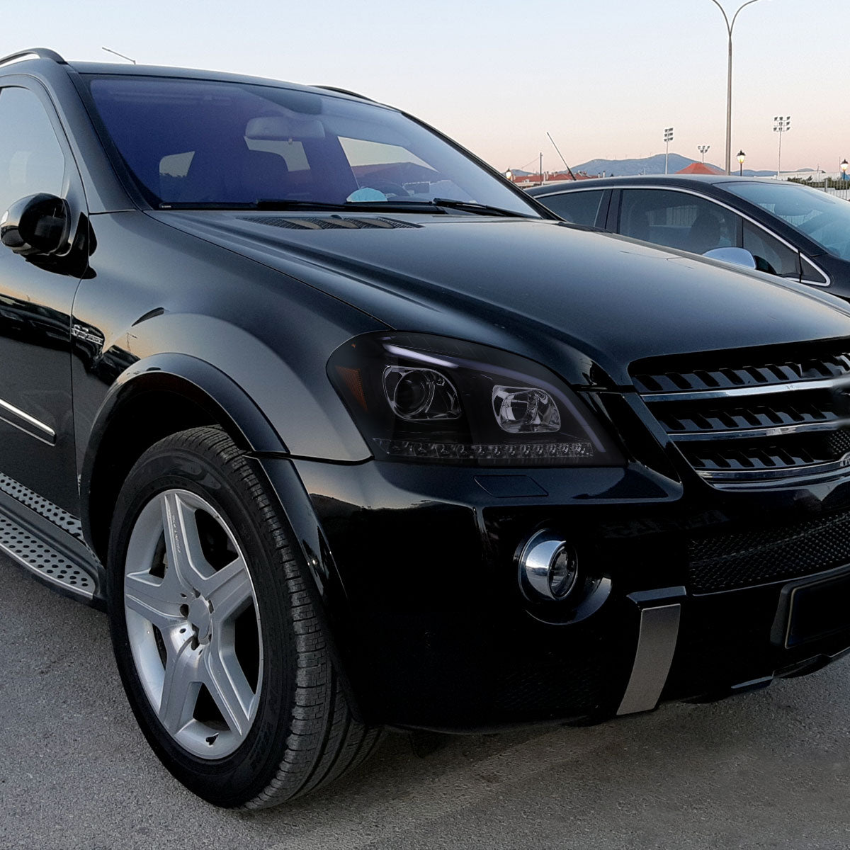 Ronnin - Compatible con Mercedes-Benz ML350 ML500 ML320 con especificaciones estadounidenses de 2006-2008. Ensamblaje de faros delanteros con proyector halógeno y señales de giro LED secuenciales, par | Ahumado