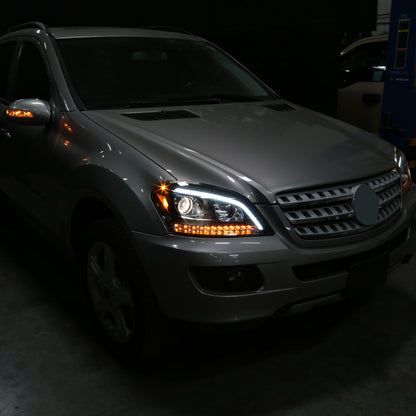 Ronnin - Se adapta a Mercedes-Benz ML350 ML500 ML320 con especificaciones estadounidenses de 2006-2008, conjunto de faros delanteros con proyector halógeno y señales de giro LED secuenciales | Par Negro