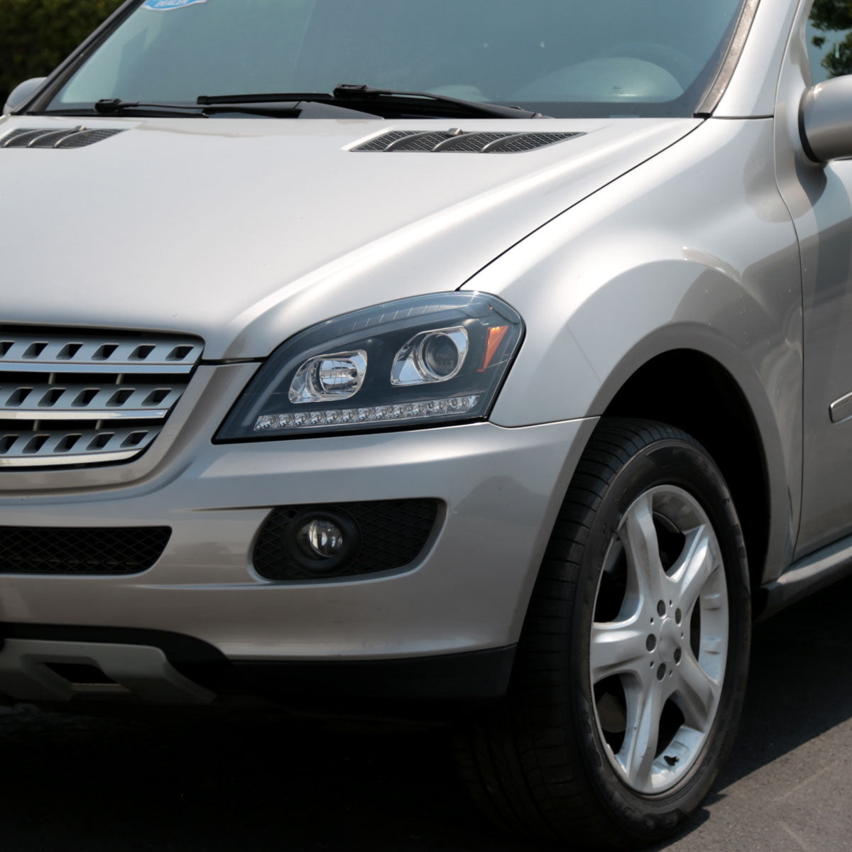 Ronnin - Se adapta a Mercedes-Benz ML350 ML500 ML320 con especificaciones estadounidenses de 2006-2008, conjunto de faros delanteros con proyector halógeno y señales de giro LED secuenciales | Par Negro