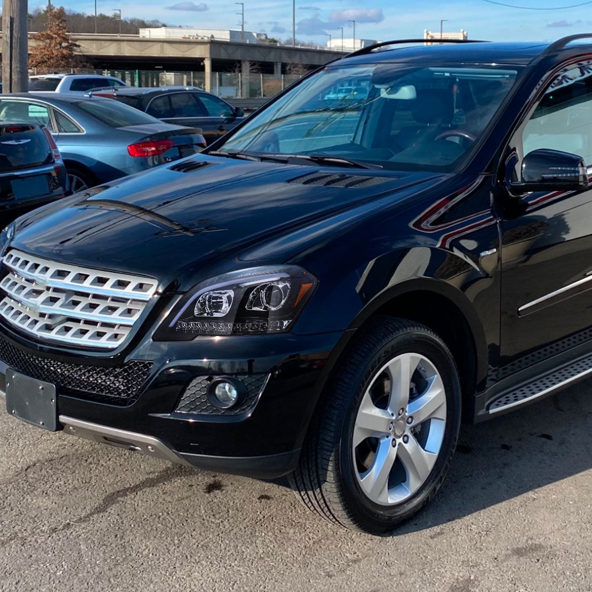 Ronnin - Fits 2009-2011 Mercedes Benz ML350 ML320 ML550 US Spec Upgraded Replacement LED Sequential Turn Signals Halogen Projector Headlights Assembly Pair | Black Smoke