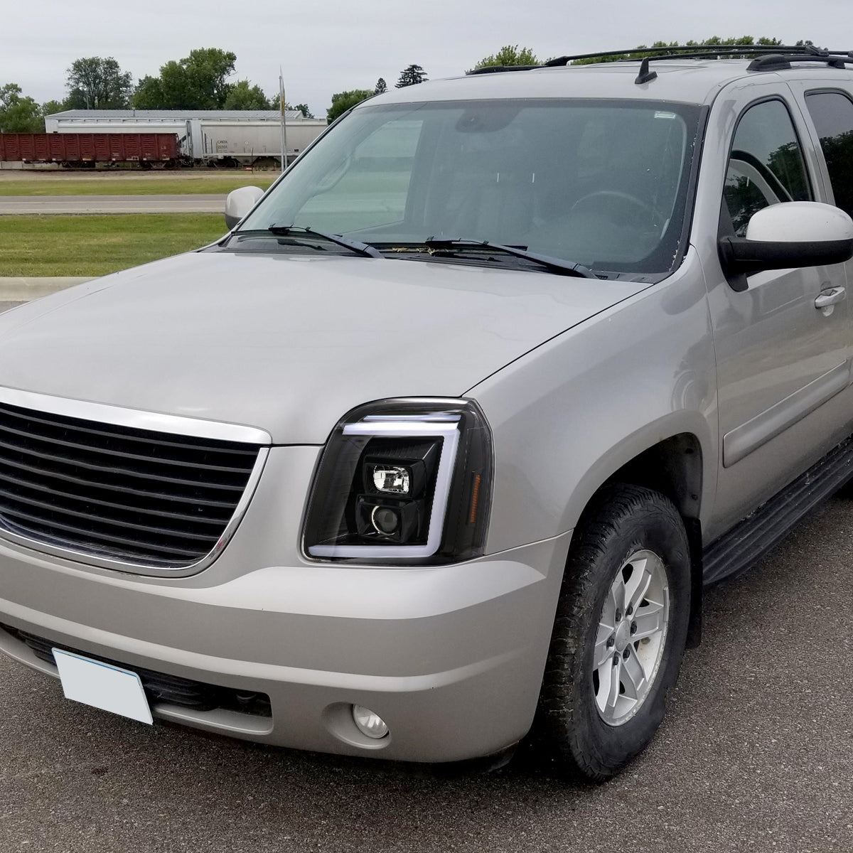 Ronnin - Fits 2007-2014 GMC Yukon XL 1500 2500 Upgraded LED Tube Switchback Sequential Turn Signal Projector Headlights Assembly Pair | Gloss Black