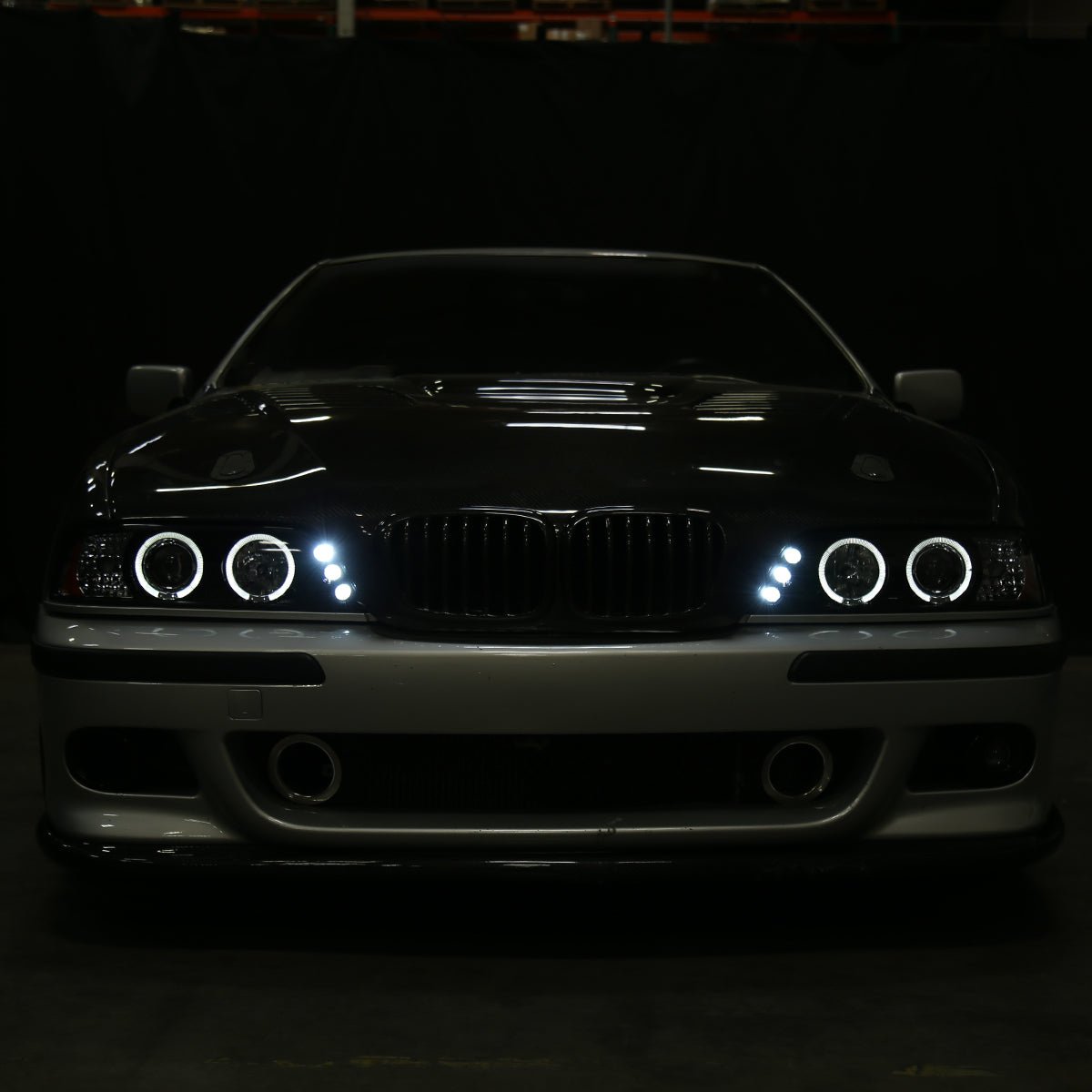 Ronnin - Compatible con BMW E39 530i 528i 525i 1996-2003 Ensamblaje de faros proyectores halógenos LED de doble aro mejorados de reemplazo | Ahumado