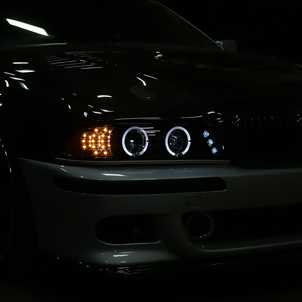Ronnin - Compatible con BMW E39 530i 525i 525xi 540i de 2001-2003, par de faros delanteros de proyector halógeno con doble aro LED de repuesto mejorado | Negro humo