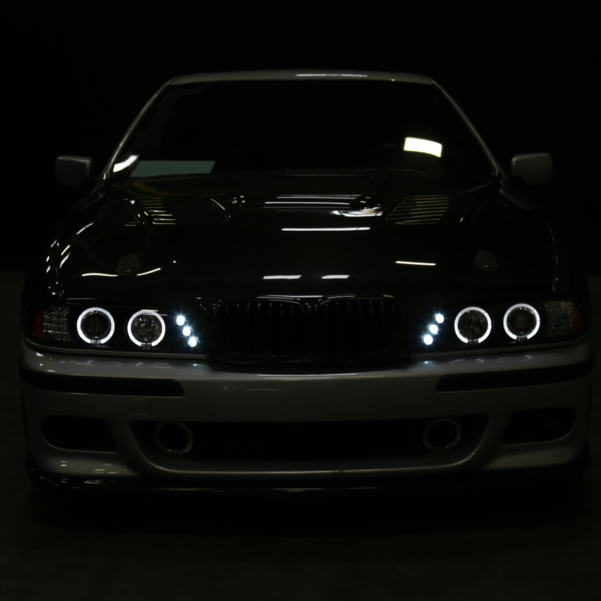 Ronnin - Compatible con BMW E39 530i 525i 525xi 540i de 2001-2003, par de faros delanteros de proyector halógeno con aros dobles LED de repuesto mejorados | Negros