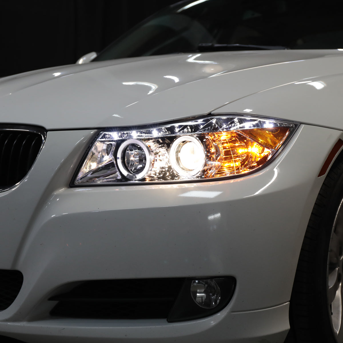 Ronnin - Fits 2006-2008 BMW 3-Series E90 325i 328i 330i E91 Wagon LED Angel Eyes Driving Lights Halogen Projector Headlights Assembly Pair | Chrome