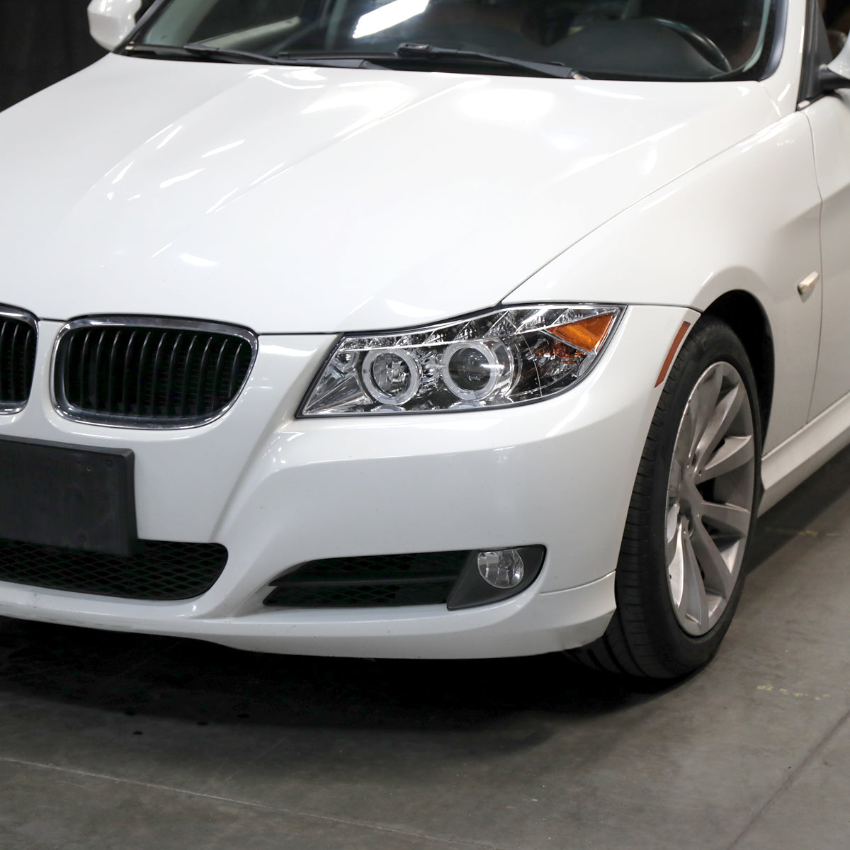 Ronnin - Fits 2006-2008 BMW 3-Series E90 325i 328i 330i E91 Wagon LED Angel Eyes Driving Lights Halogen Projector Headlights Assembly Pair | Chrome