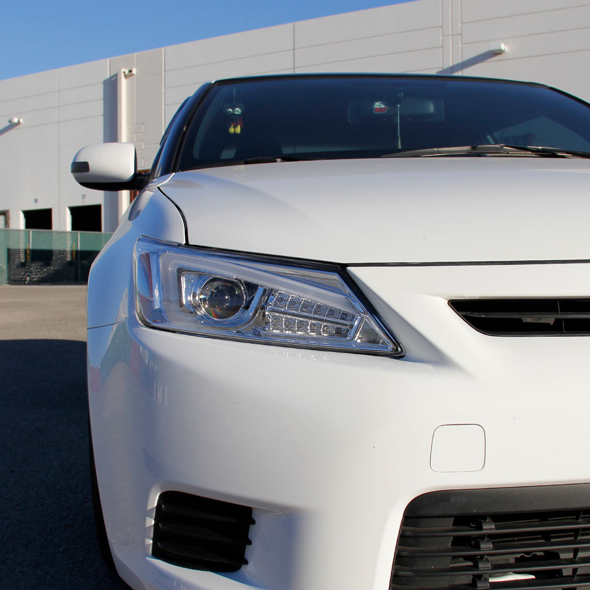 Ronnin - Se adapta a Scion tC 2011-2013 Luces direccionales LED de repuesto mejoradas Montaje de faros delanteros con proyector Par | Cromado