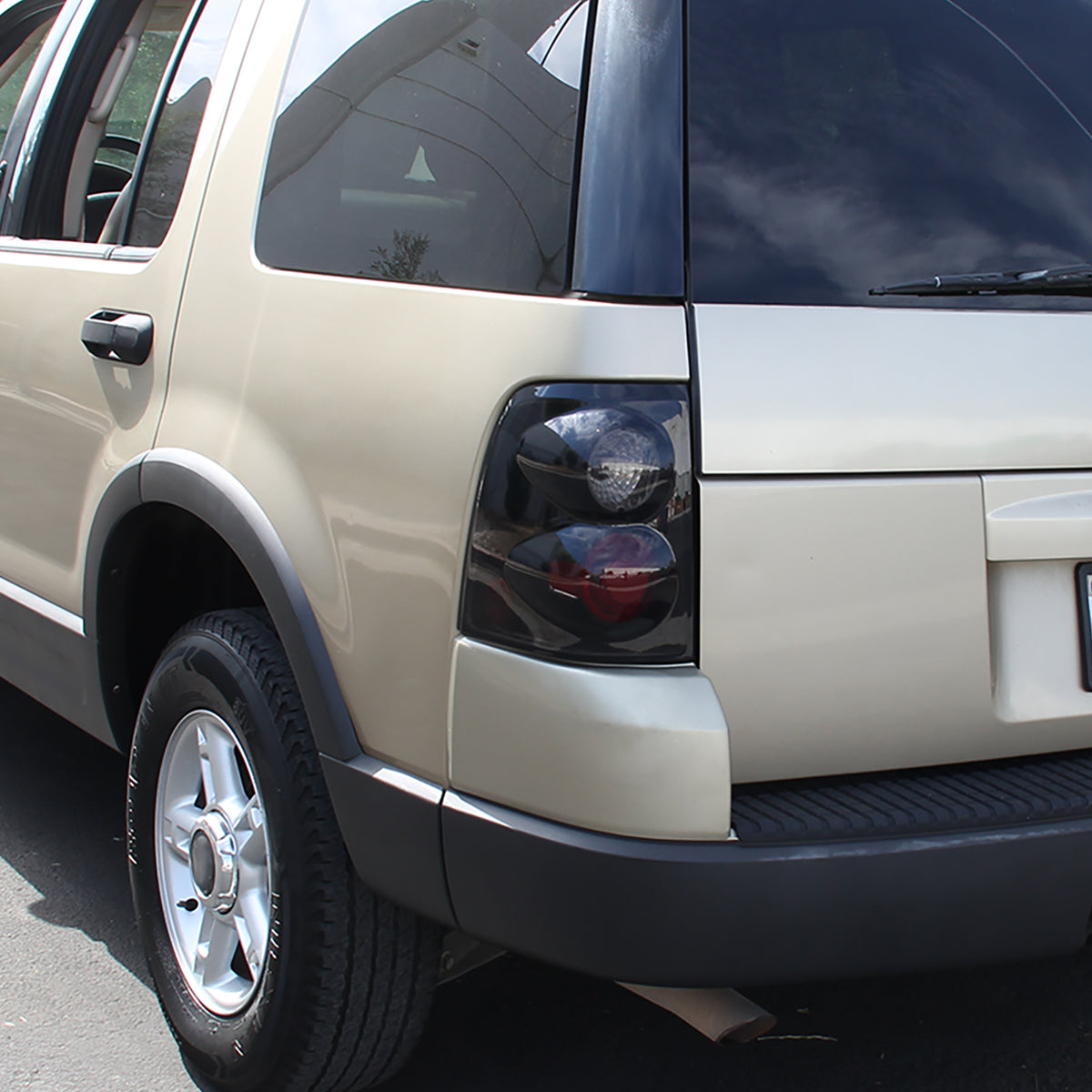 Ronnin - Compatible con Ford Explorer de 4 puertas 2002-2005, conjunto de luces traseras de repuesto, par | Humo negro