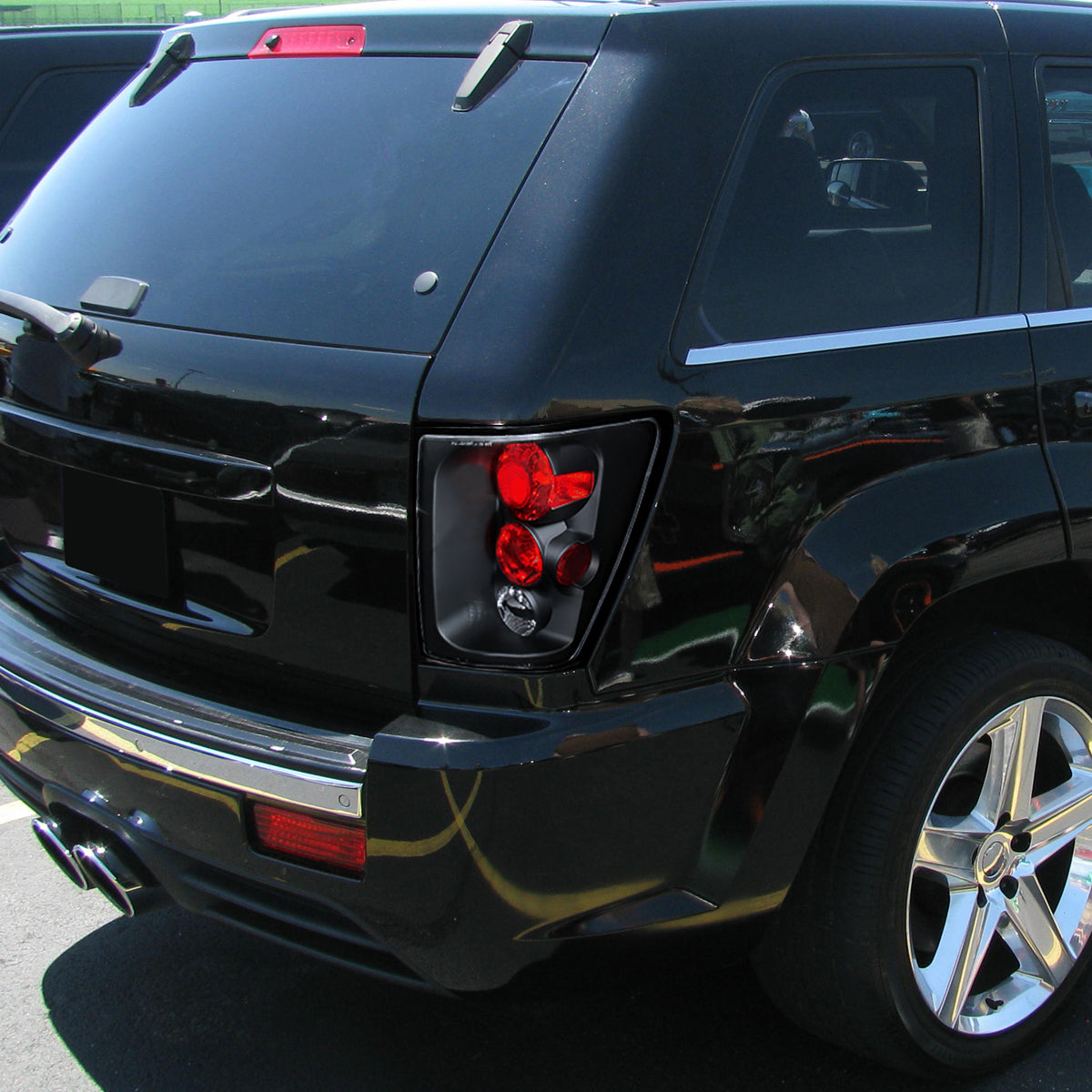 2005-2006 Jeep Grand Cherokee Euro Style Replacement Tail Lights Assembly Pair | Black