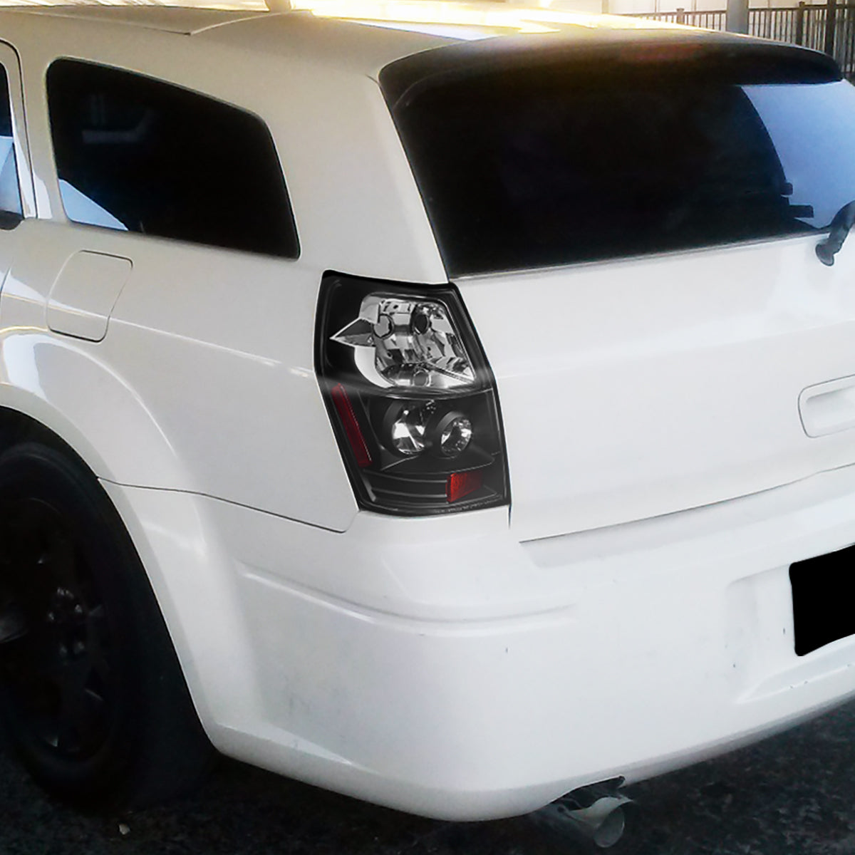 Ronnin - Se adapta a Dodge Magnum 2005-2008 Par de luces traseras de repuesto estilo europeo | Negras