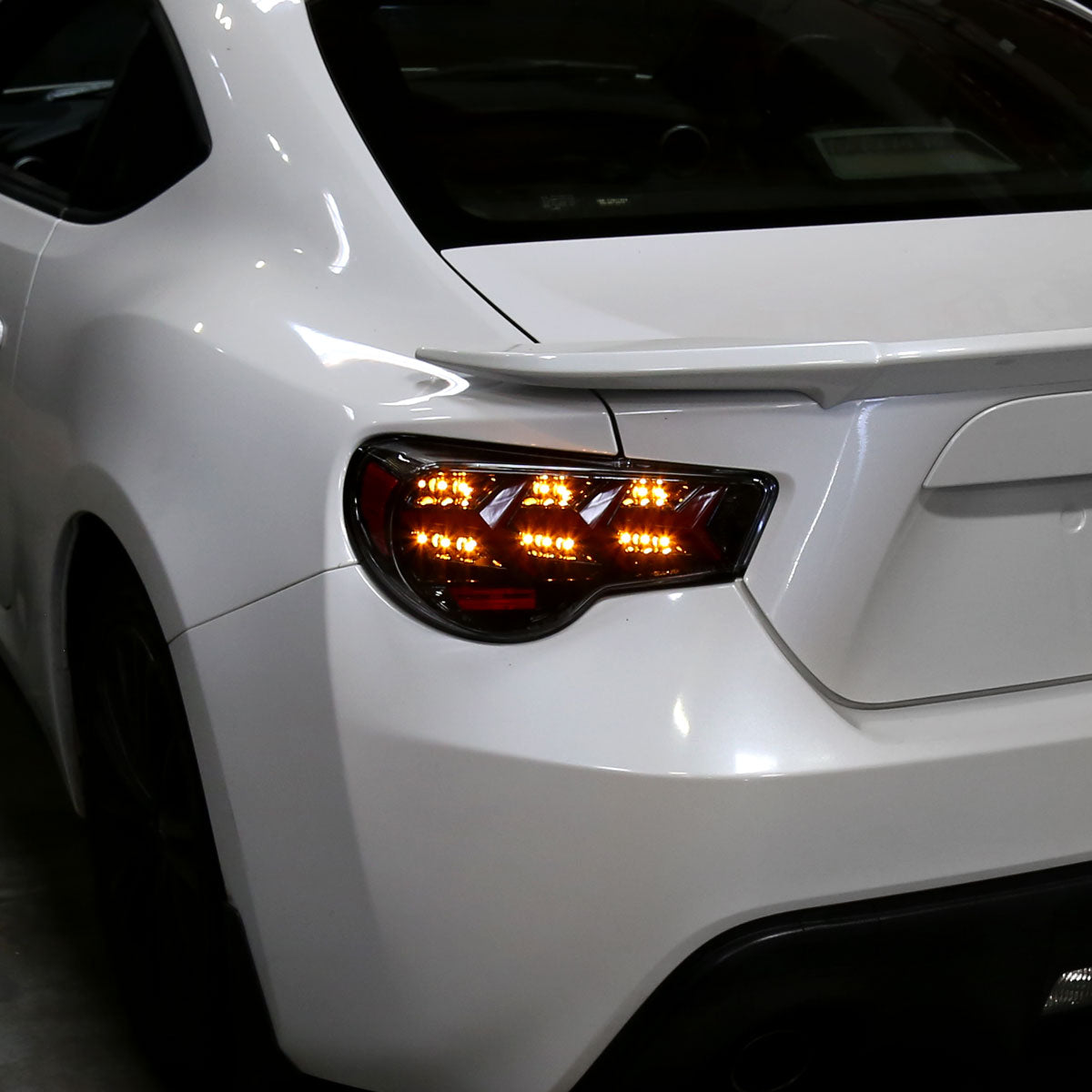 Ronnin - Se adapta a Scion FR-S 2013-2016 Subaru BRZ Luces traseras con tubo LED en forma de Y y direccionales secuenciales | Negro brillante