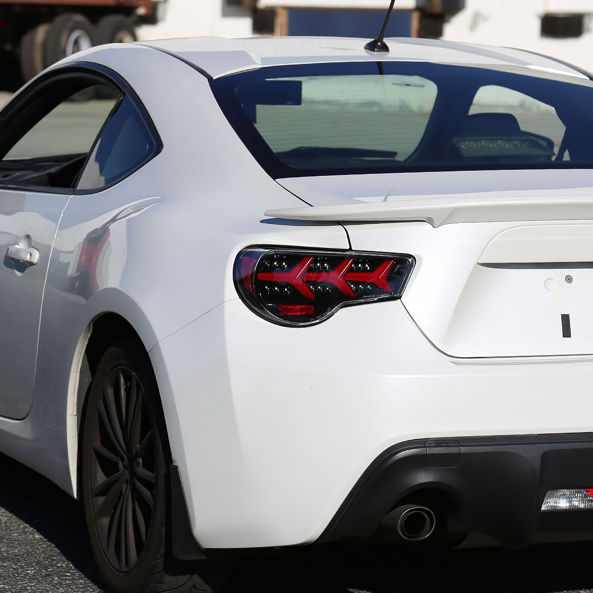 Ronnin - Se adapta a Scion FR-S 2013-2016 Subaru BRZ Luces traseras con tubo LED en forma de Y y direccionales secuenciales | Negro brillante