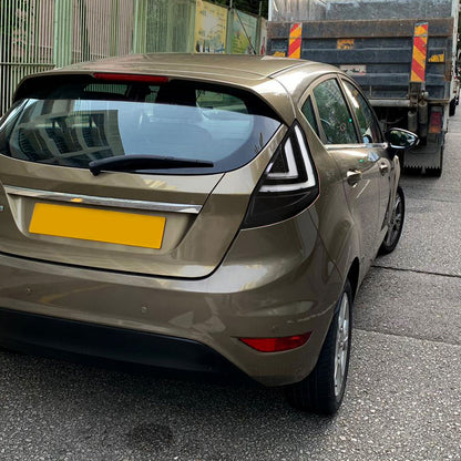 Ronnin - Se adapta a Ford Fiesta EE. UU. Hatchback 2014-2019 Montaje de luces traseras LED de repuesto mejorado, par | Negro