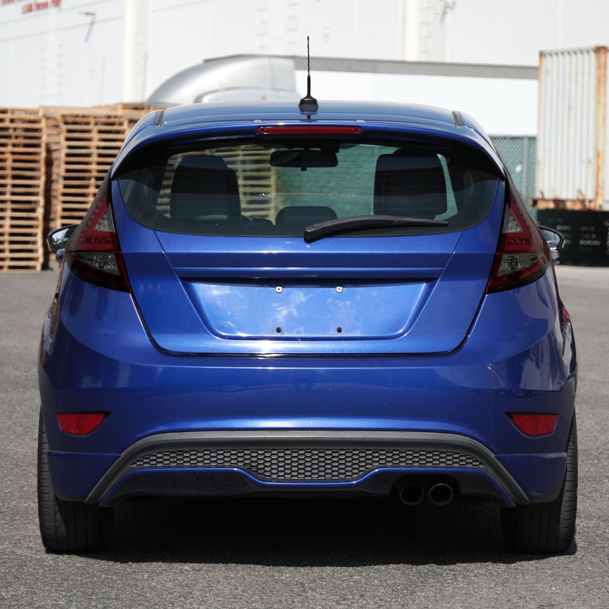 Ronnin - Luces traseras LED de repuesto para Ford Fiesta US Spec Hatchback 2014-2019, par | Ahumado rojo