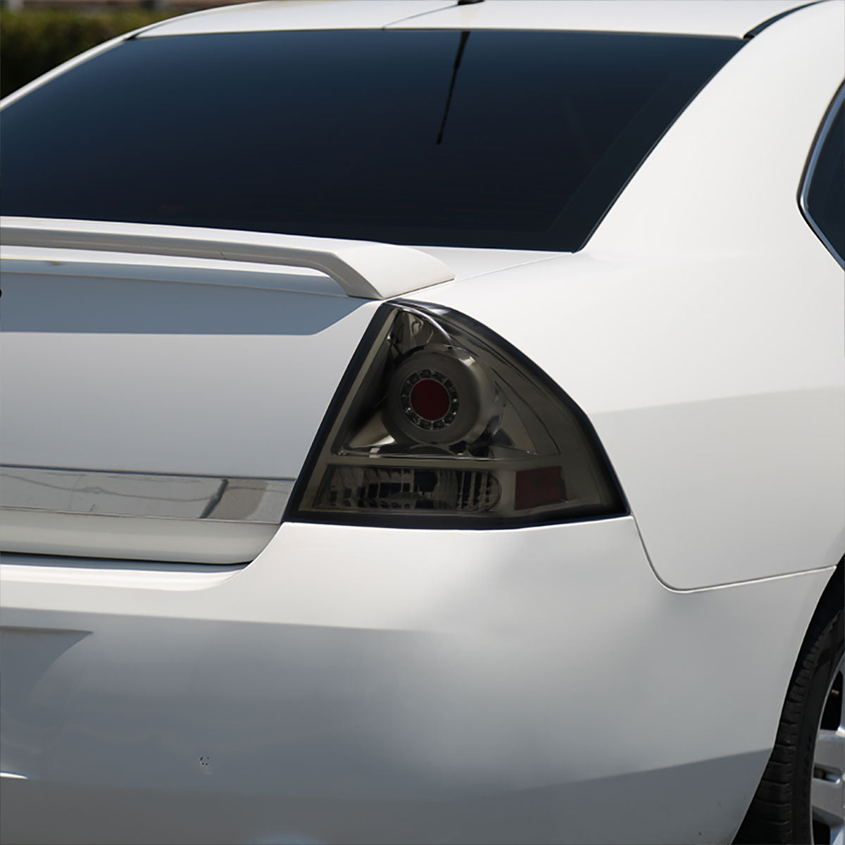 Ronnin - Compatible con Chevy Impala Limited 2006-2016 Luces traseras LED integradas de freno y direccionales de repuesto mejoradas | Juego de 2 | Ahumado
