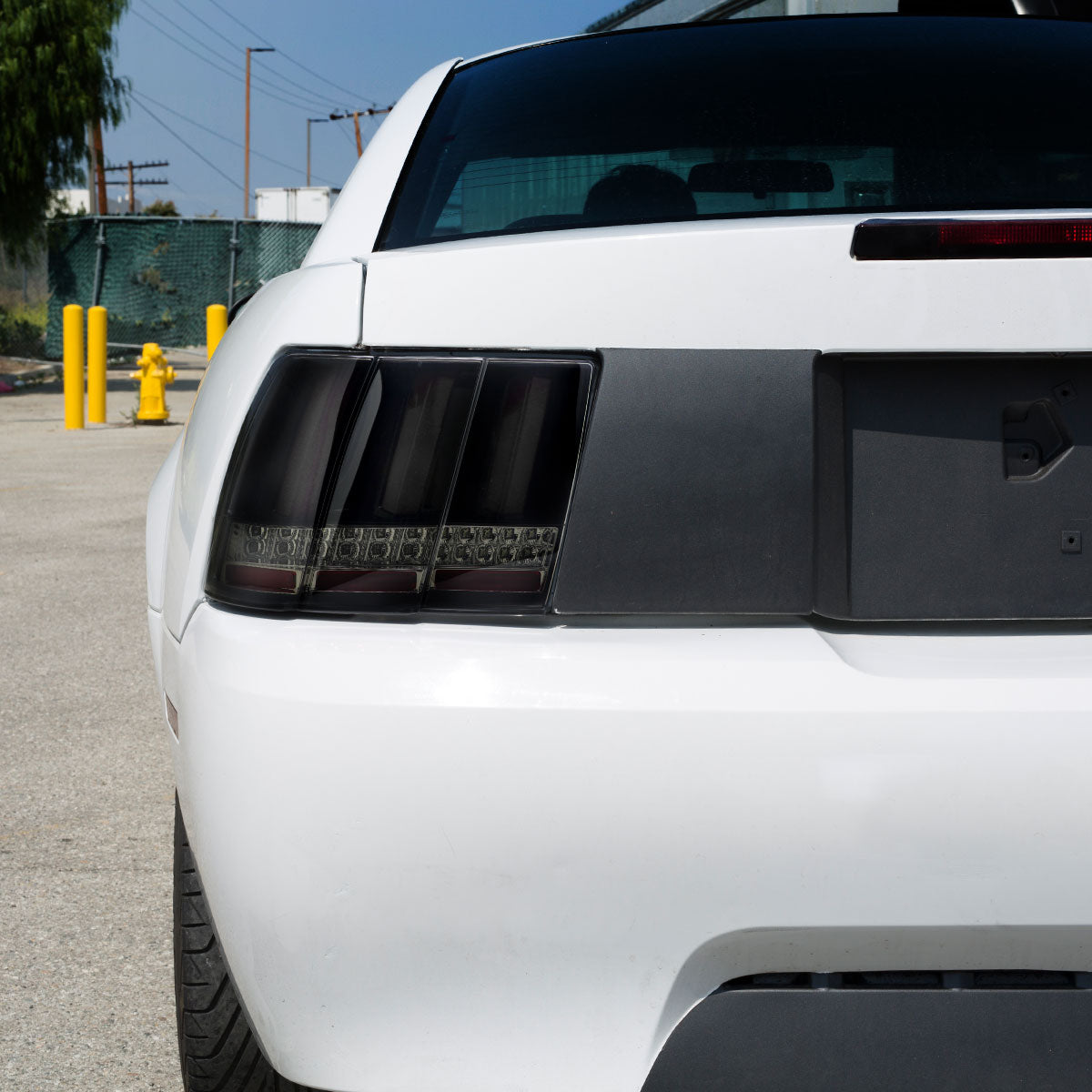 Ronnin - Compatible con Ford Mustang de 1999-2004, actualización de especificaciones de EE. UU., luces traseras de montaje de intermitentes secuenciales LED de repuesto, par | Negro humo | Tubo blanco