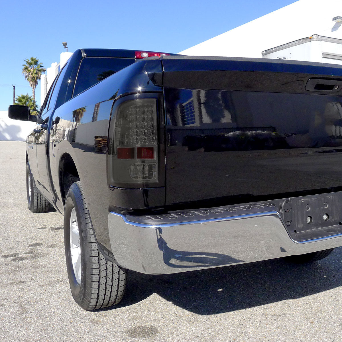 Ronnin - Compatible con Dodge Ram 1500 2500 3500 2009-2022 Luces traseras LED con freno e intermitentes integrados, par | Ahumado