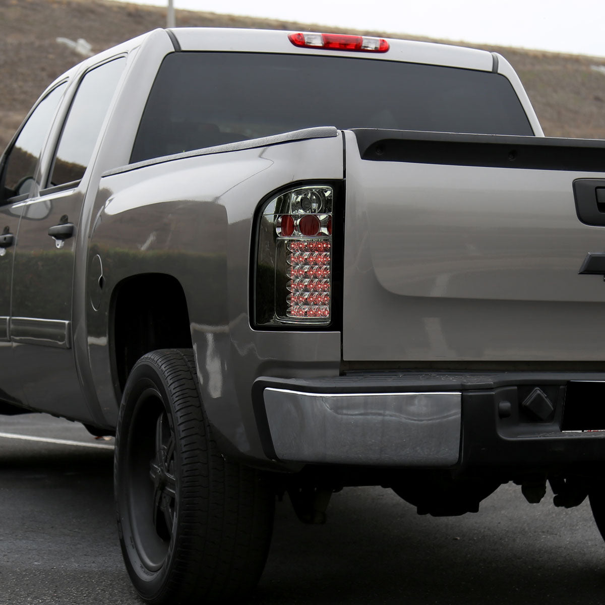Ronnin - Compatible con Chevy Silverado 1500 2500 HD 3500 HD 2007-2014, par de conjuntos de luz de freno y direccional LED integrados de reemplazo | Ahumado